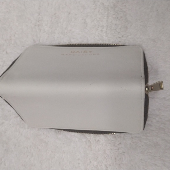 Daisy Marc Jacobs Pouch White Ivory Wallet Clutch - Picture 11 of 11